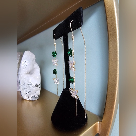 💜 Butterfly Threader Earring - Picture 2 of 4